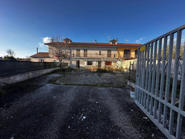 Villetta bifamiliare in vendita di 240 m² in Via Padre Pio, 211