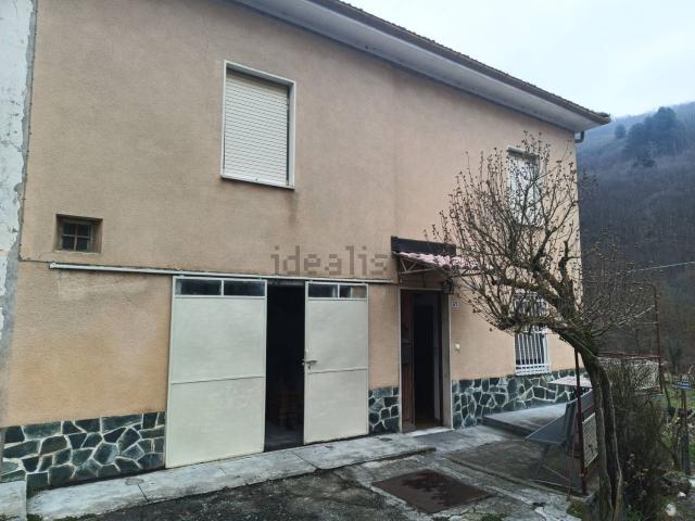 Villetta bifamiliare in vendita di 240 m² in Via Piano Soprano, 5