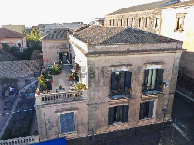 Villetta bifamiliare in vendita di 240 m² in Via Roma, 213