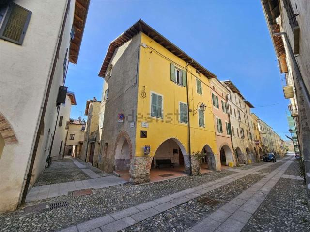 Villetta bifamiliare in vendita di 240 m² in Via Roma