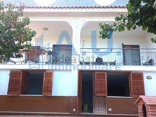 Villetta bifamiliare in vendita di 240 m² in Via San Michele 1, 1