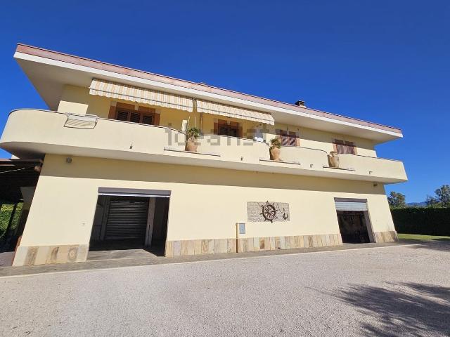 Villetta bifamiliare in vendita di 240 m² in Via Segheria
