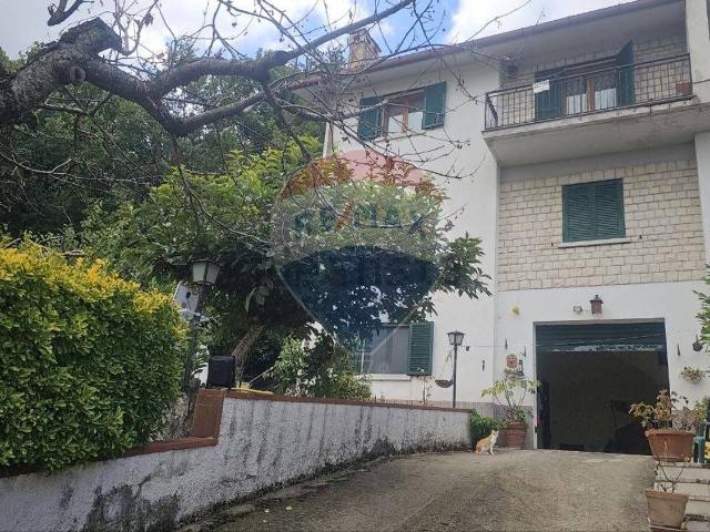 Villetta bifamiliare in vendita di 240 m²