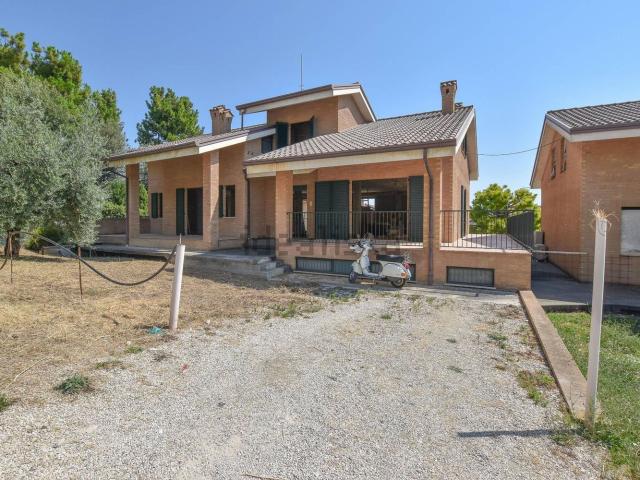 Villetta bifamiliare in vendita di 240 m²