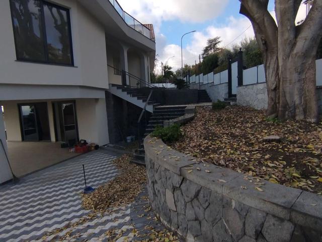 Villetta bifamiliare in vendita di 240 m²