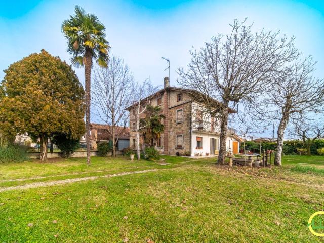 Villetta bifamiliare in vendita di 241 m² in Via Venezia, 81