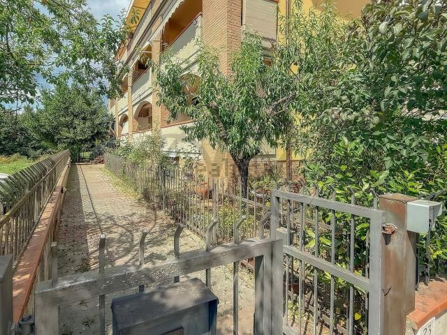 Villetta bifamiliare in vendita di 241 m² in Via della Chimera
