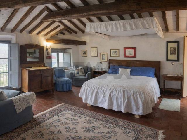 Villetta bifamiliare in vendita di 241 m² in Via di Castello