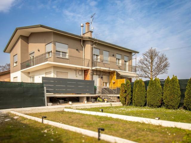 Villetta bifamiliare in vendita di 241 m² in Via San Antonio