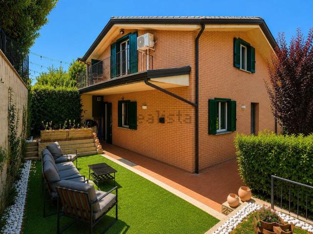 Villetta bifamiliare in vendita di 242 m² in Via del Legnatico