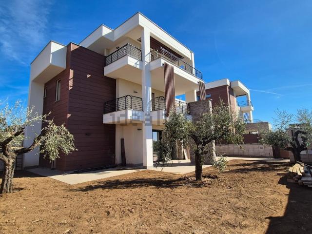 Villetta bifamiliare in vendita di 242 m² in Via del Torraccio, 181