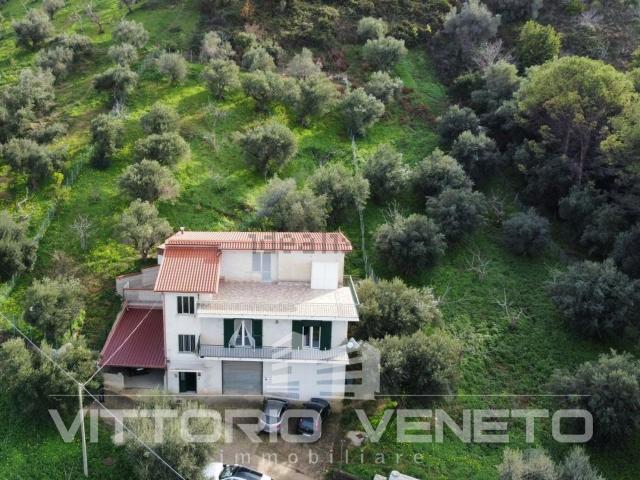 Villetta bifamiliare in vendita di 242 m² in Via Difesa, 134