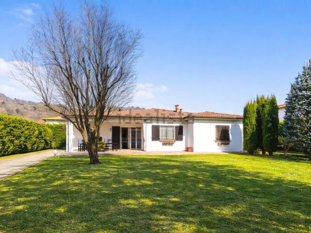 Villetta bifamiliare in vendita di 242 m² in Via Porrettana Sud