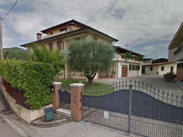 Villetta bifamiliare in vendita di 247 m² in Via Gazzo