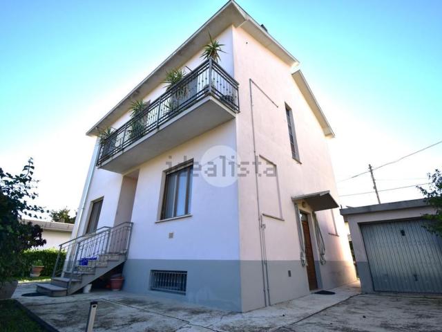 Villetta bifamiliare in vendita di 247 m² in Via Quarto