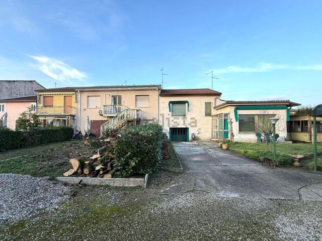 Villetta bifamiliare in vendita di 244 m² in Corso della Vittoria, 2