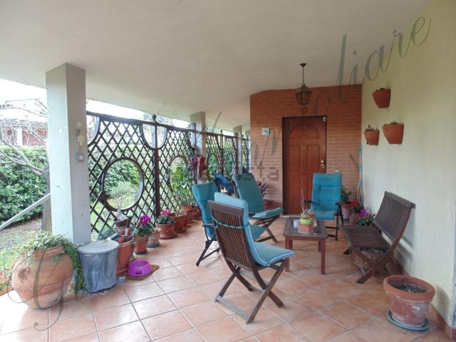 Villetta bifamiliare in vendita di 244 m² in Via dello Sport