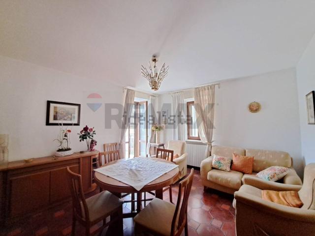 Villetta bifamiliare in vendita di 244 m² in Via Duca degli Abruzzi, 32