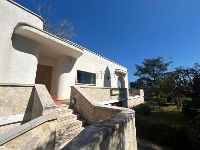 Villetta bifamiliare in vendita di 245 m² in Contrada Cozzana