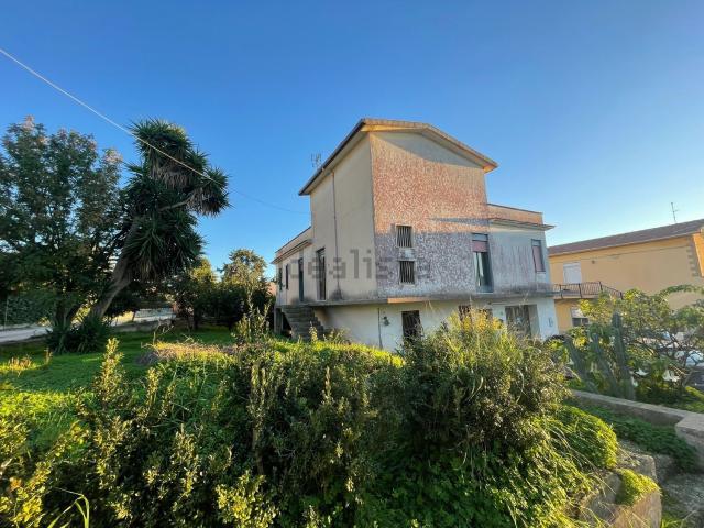 Villetta bifamiliare in vendita di 245 m² in Contrada San Ciro, 323