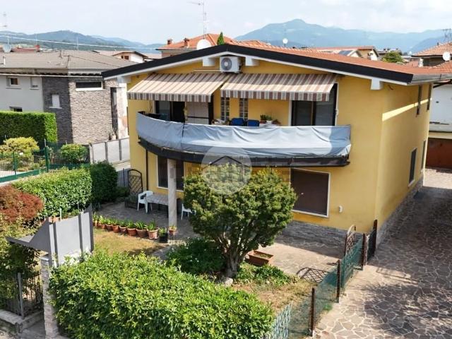Villetta bifamiliare in vendita di 245 m² in Via Trieste, 35