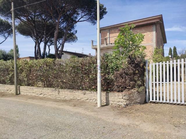 Villetta bifamiliare in vendita di 245 m² in Via Castelfondo, 4