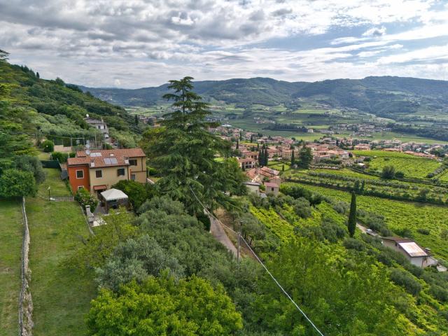 Villetta bifamiliare in vendita di 245 m² in Via Colle Masua, 50