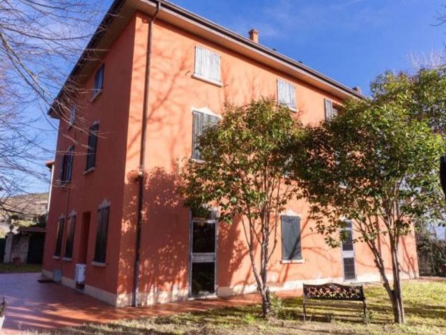 Villetta bifamiliare in vendita di 245 m² in Via Nazionale