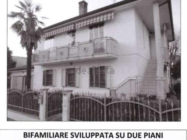 Villetta bifamiliare in vendita di 245 m² in Via Nicola Badaloni