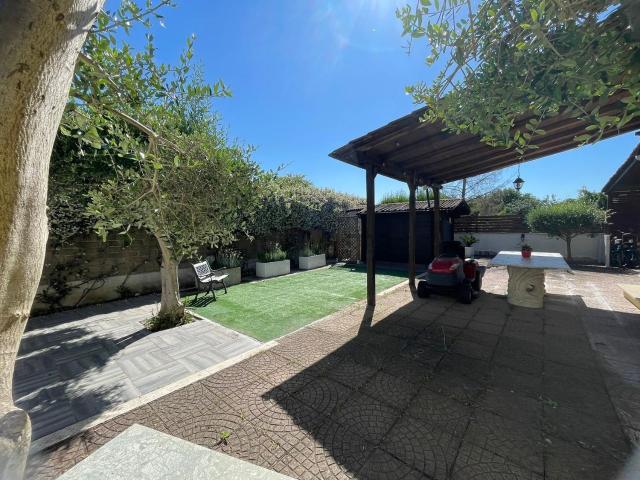 Villetta bifamiliare in vendita di 245 m² in Via Odo delle Colonne