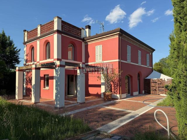 Villetta bifamiliare in vendita di 245 m² in Via Rio Marano