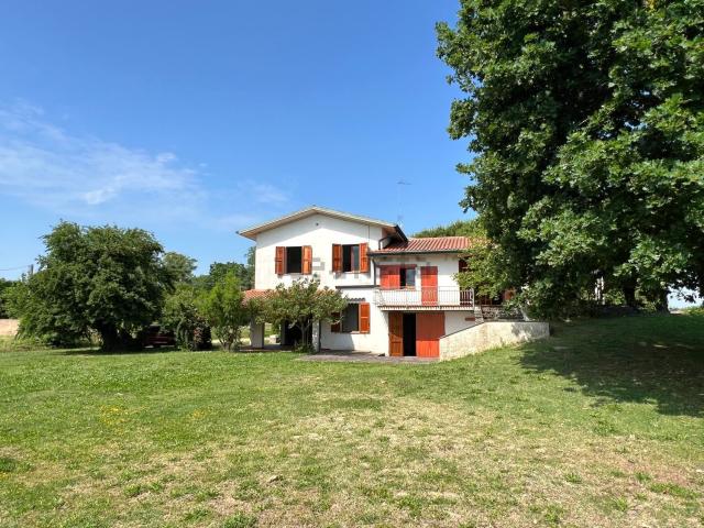 Villetta bifamiliare in vendita di 246 m² in Via Chiesa, 4