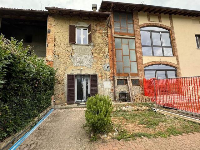 Villetta bifamiliare in vendita di 246 m² in Via E. T. Moneta, 15