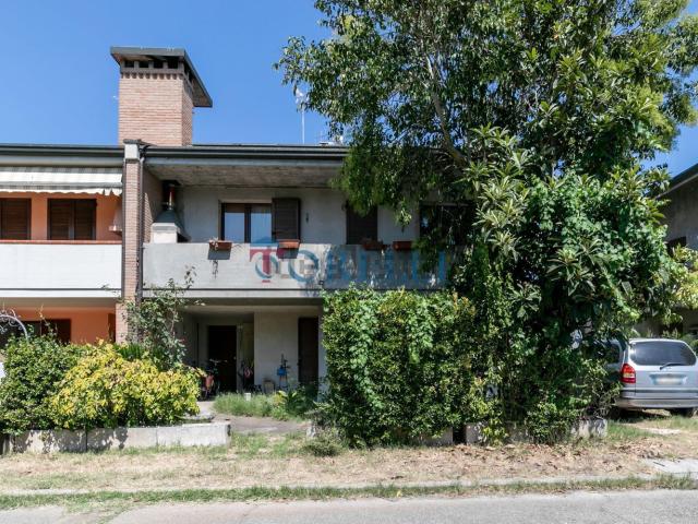 Villetta bifamiliare in vendita di 246 m² in Via Giorgio Amendola, 7