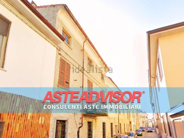 Villetta bifamiliare in vendita di 246 m² in Via Montebello, 64