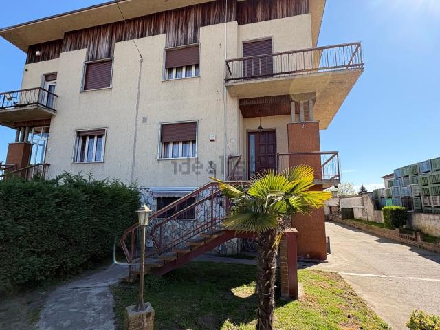 Villetta bifamiliare in vendita di 248 m² in Via Capitello, 385
