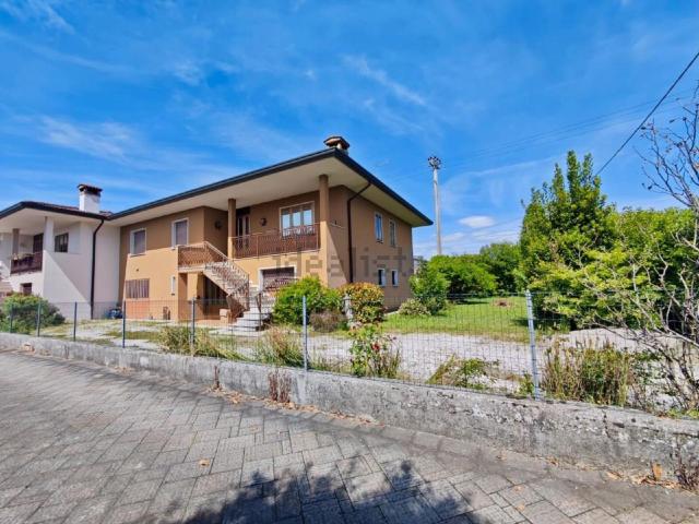 Villetta bifamiliare in vendita di 248 m²
