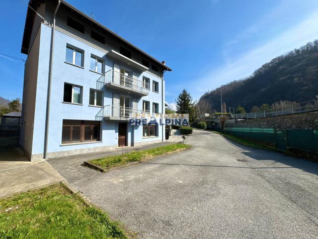 Villetta bifamiliare in vendita di 249 m² in Via Caduti per la Libertà, 40