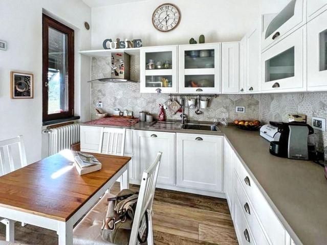 Villetta bifamiliare in vendita di 253 m² in Via Beghillo