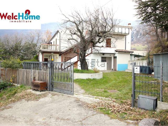 Villetta bifamiliare in vendita di 250 m² in Contrada San Bartolomeo