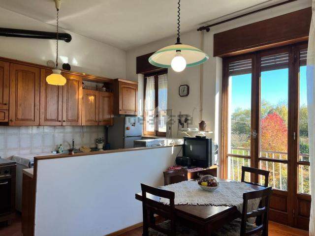 Villetta bifamiliare in vendita di 250 m² in Frazione Cereie, 42