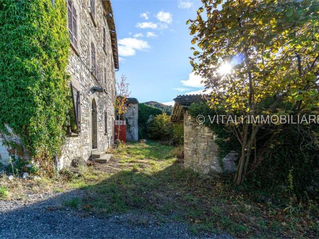 Villetta bifamiliare in vendita di 250 m² in Località Canevari