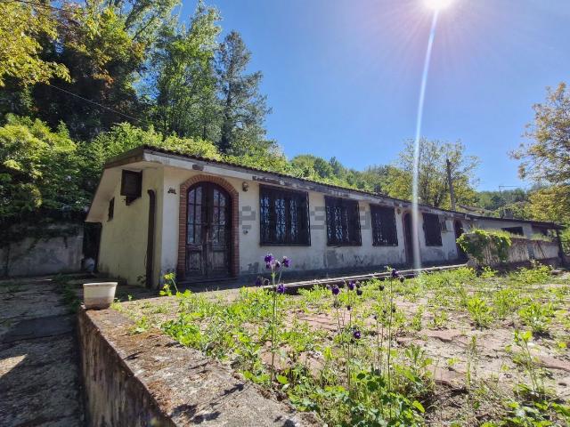 Villetta bifamiliare in vendita di 250 m² in Strada Valle San Pietro, 104