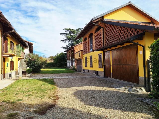 Villetta bifamiliare in vendita di 250 m² in Strada Valperosa, 78