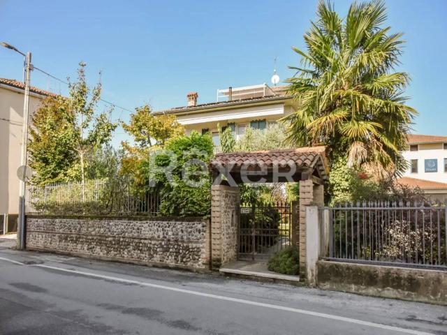 Villetta bifamiliare in vendita di 250 m² in Strada di Polegge, 111