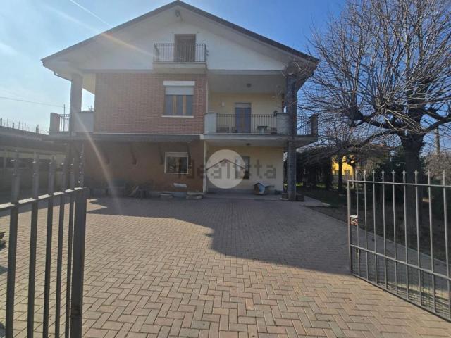 Villetta bifamiliare in vendita di 250 m² in Strada San Martino, 49