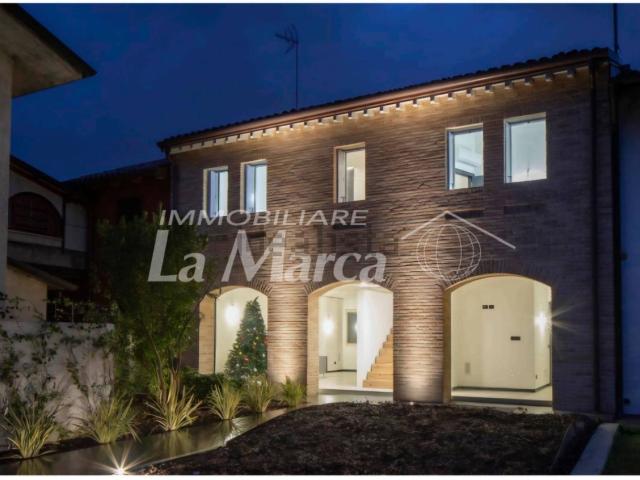 Villetta bifamiliare in vendita di 250 m² in Via Talponera, 56