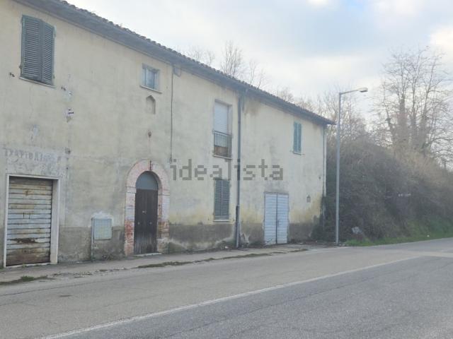 Villetta bifamiliare in vendita di 250 m² in Via Tiberina, 56