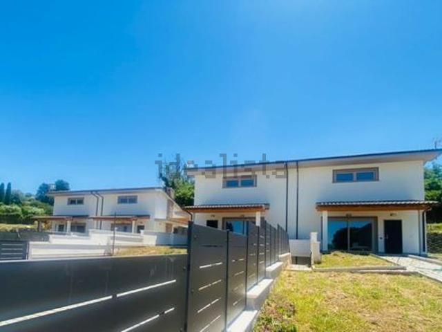 Villetta bifamiliare in vendita di 250 m² in Via Tuscolana