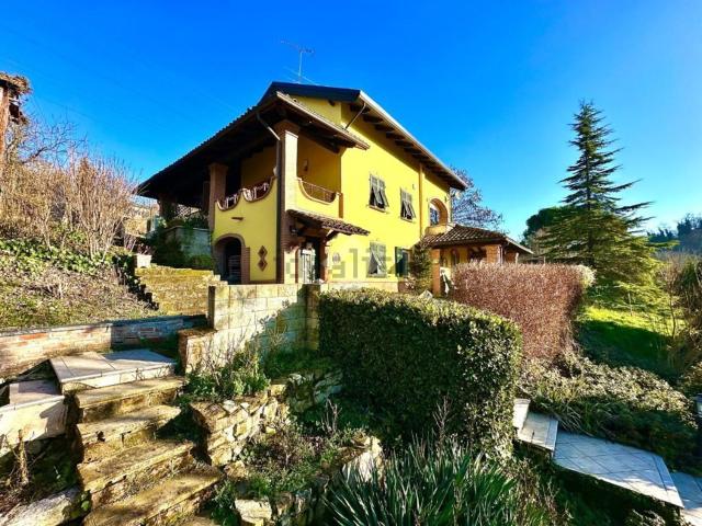 Villetta bifamiliare in vendita di 250 m² in Via Valle, 38